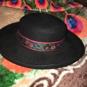 Brim wool Hat